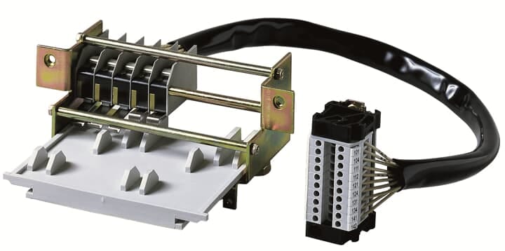 ABB - 5 contatti isolati per connessioni industriali e 5 contatti per segnalazioni e inserzioni di sezione a tensione inferiore a 24V E1/6.