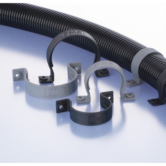 ABB - Fascetta a Omega DN29 PA6 nera per condotti, con doppia vite di fissaggio.