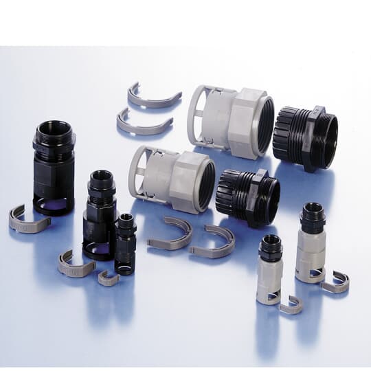 ABB - Raccordo DN23 PG16 10-14 PA6 GR IP66 con conduttura flessibile e guarnizione grigia.