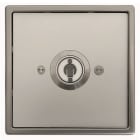 ABB - Pulsante antivandalico di chiamata 74913EJ, resistente e sicuro per ogni situazione. 2CSH258075R2013