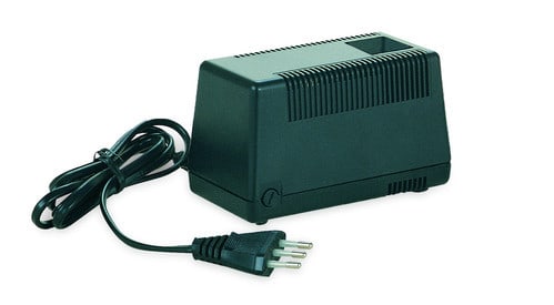ALPHA ELETTRONICA - Convertitore Ac/Ac 100VA - Ingresso 230Vac - Uscita 115Vac - Spina Svizzera