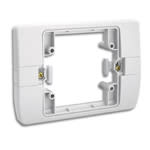 AVE - Piastra adattatrice coperchio IP66 applicabile a scatole rettangolari standard 3 Mod.