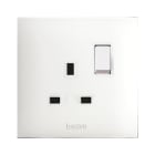 AVE - Singola presa std inglese. colore RAL 9010. 2P+T 13A 250V finitura lucida 2 Mod.