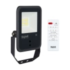 BEGHELLI - Proiettore a spessore ridottissimo FL LED 20W con design moderno ed elegante, idoneo per applicazione nel settore civile, terziario e industriale. Corpo in alluminio pressofuso con alette di raffreddamento integrate, colore nero IP66 SENS 4K.