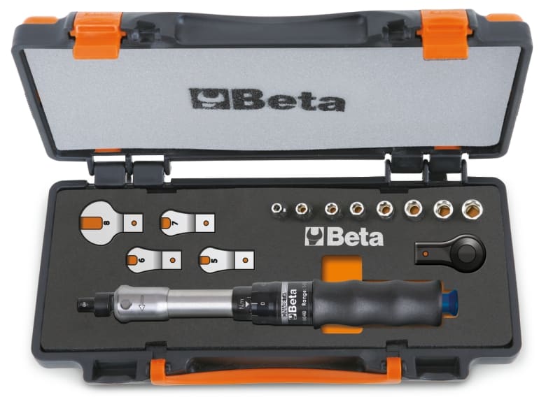 BETA - Assortimento di barra dinamometrica 604B, 1 cricchetto reversibile, 8 chiavi a bussola esagonali e 4 chiavi a forchetta in cassetta di lamiera con ter, cassette 604B/5+13 access. att.8 b/c5.