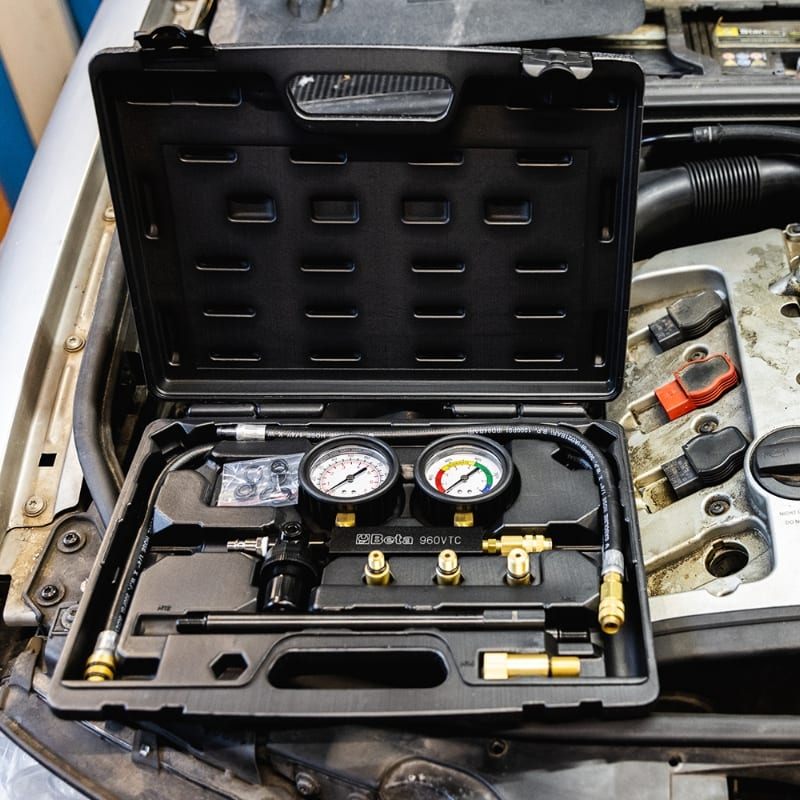 BETA - Strumento per controllo perdite e verifica tenuta cilindri su motori benzina.