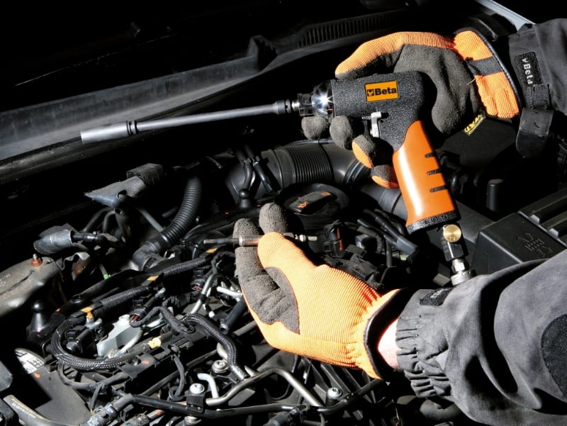 BETA - Estrattore reversibile ad impulsi con coppia regolabile per candelette di preriscaldamento e kit pneumatici.