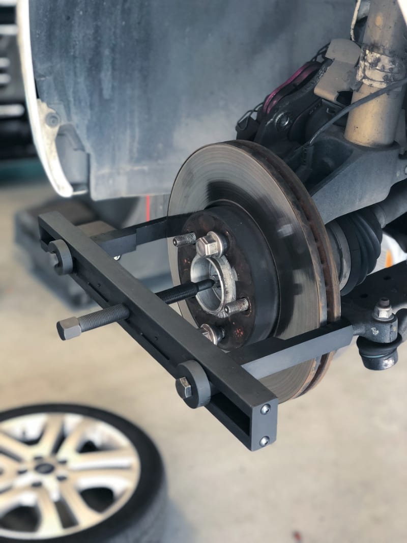 BETA - Estrattore autoserrante per dischi freno, ideale per la rimozione sicura e veloce dei dischi freno.