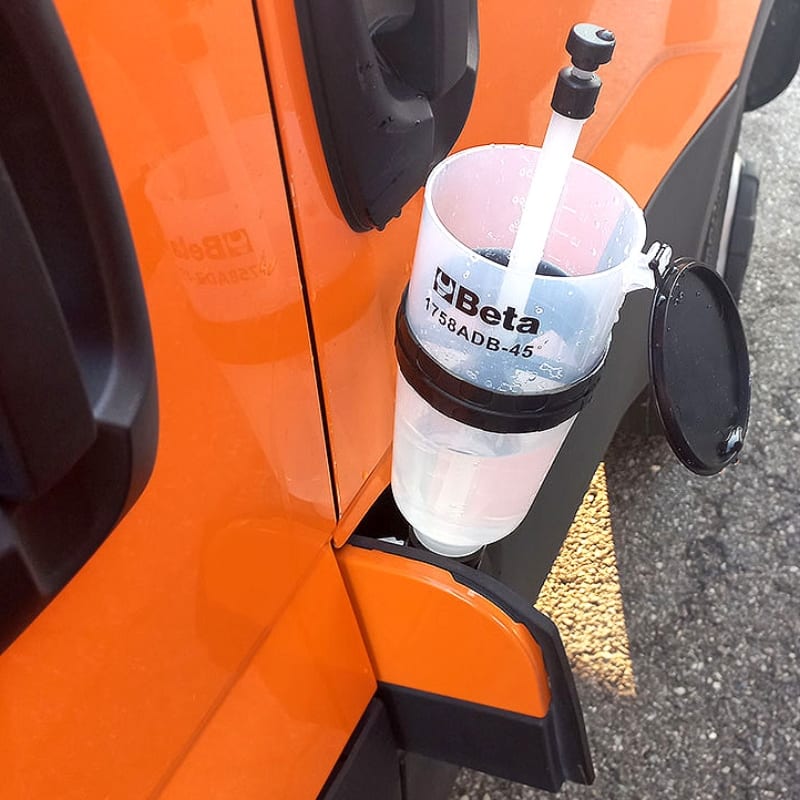 BETA - Imbuto antiriflusso per AdBlue con attacco a 45° att.45. 017580060