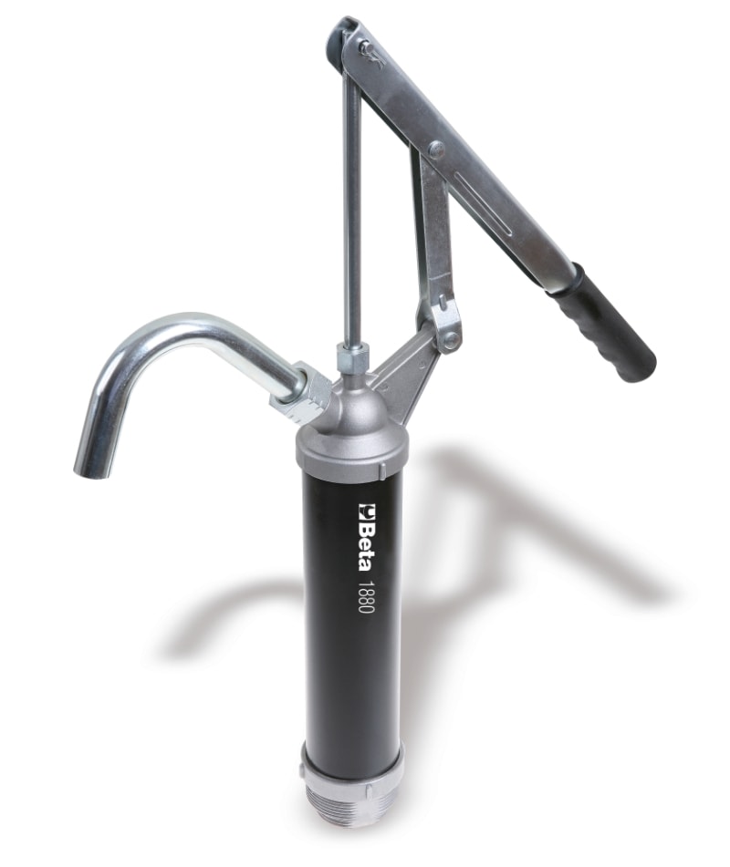 BETA - Pompa manuale per fusti olio, ideale per travasare liquidi in modo efficiente. Pompe manuali per fusti olio (gr.240), perfette per un utilizzo pratico e sicuro. 018800001