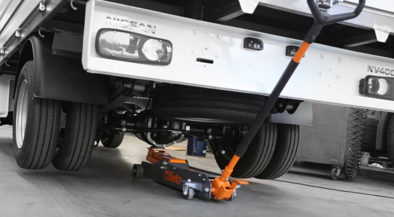 BETA - Sollevatore idraulico 3t versione lunga 4 ruote.