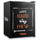 BETA - Mini-frigorifero Beta nero da 65L, compatto e funzionale, ideale per piccoli spazi. Capacità di 63 litri, perfetto per uffici, camere o appartamenti.