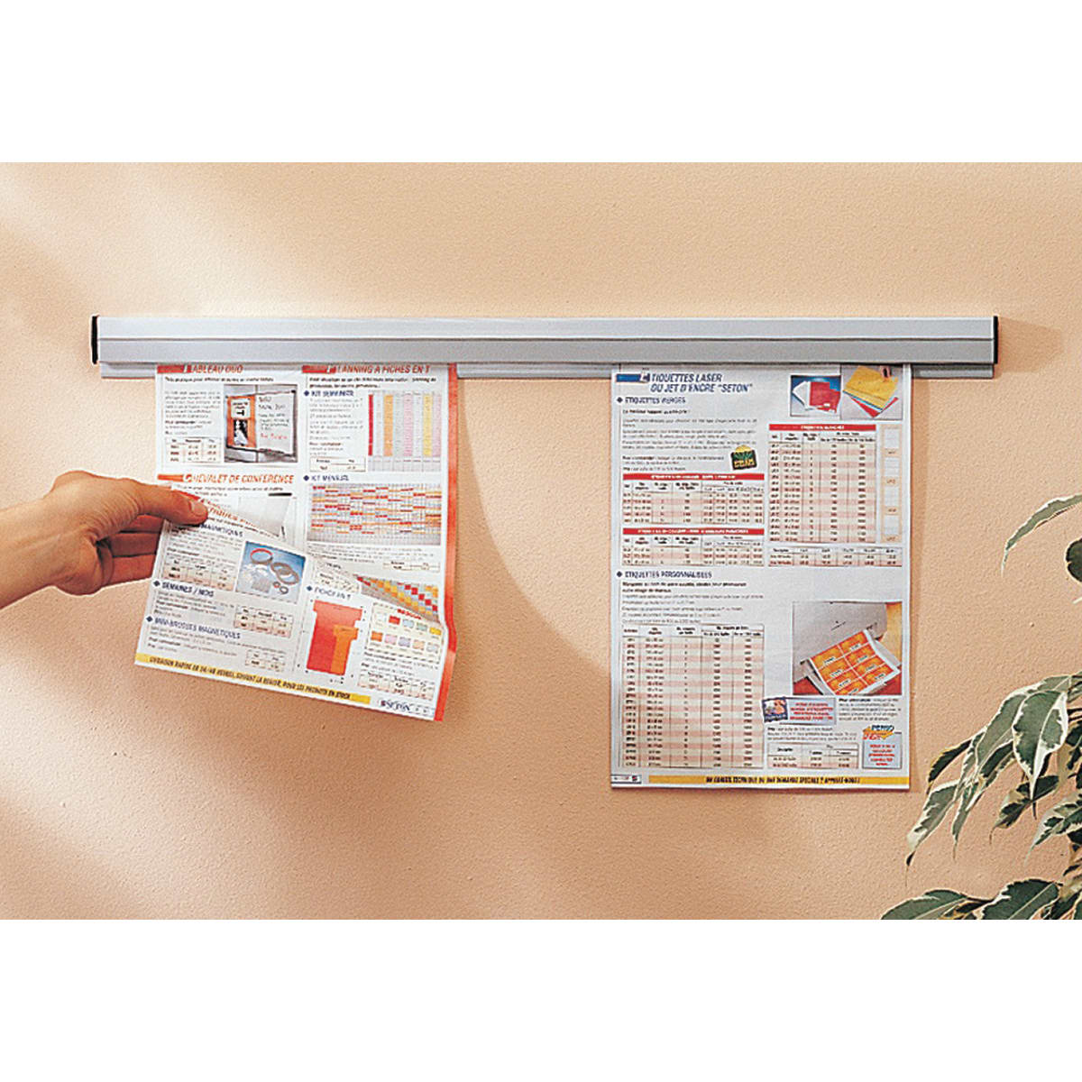 BRADY - Espositore a binario da parete – 1.180 mm