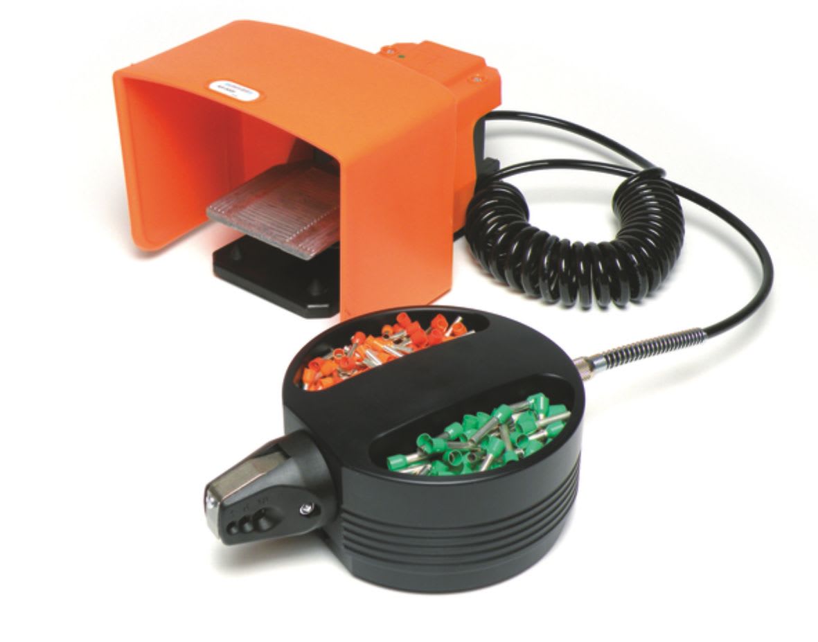 CEMBRE - Utensile pneumatico a pedale per tubetti terminali preisolati da 0,25 a 2,5 mmq con connessione isolata.