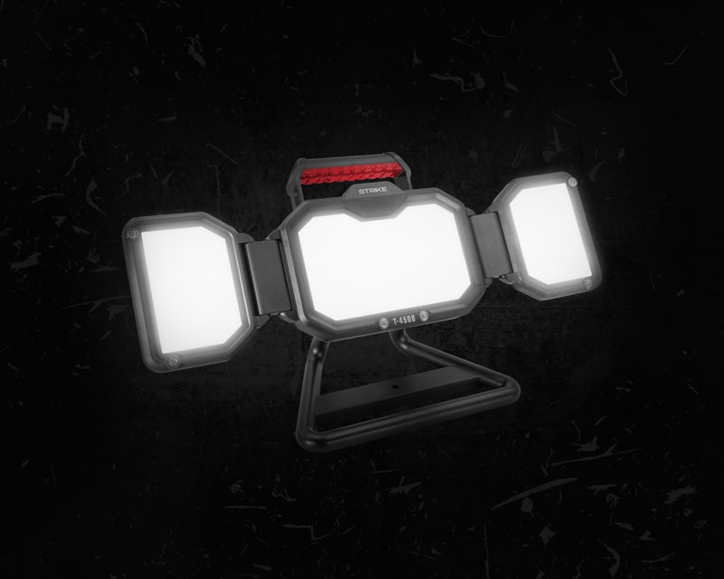 CENTURY - PROIETTORE PORT. LED STRIKE TRIFACC. BA