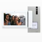 COMELIT - Serie Maxi - Kit video monofamiliare con posto esterno Quadra e monitor 7" Wi-Fi, sistema ViP, scatola incasso e supporto inclusi