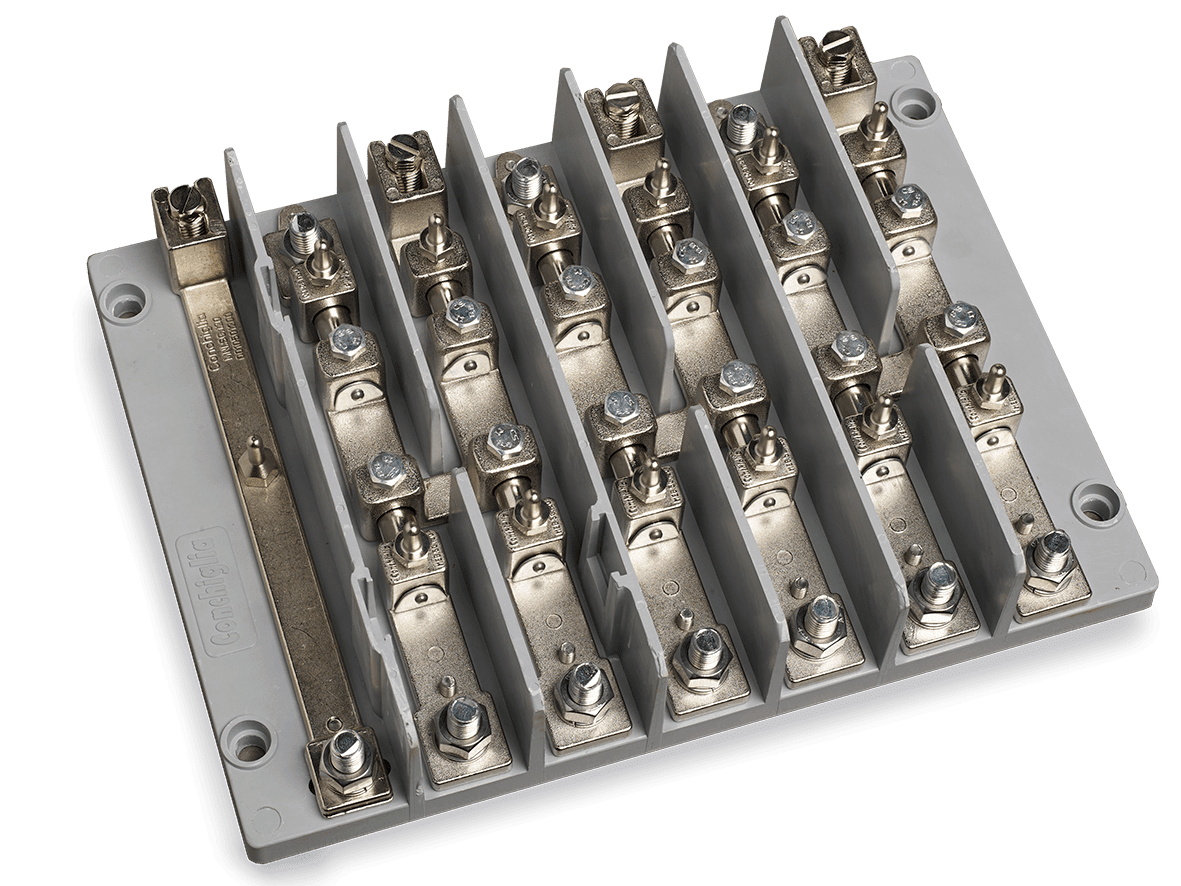 DKC EUROPE - Morsettiera lineare sezionatrice a 4 poli, 3 vie per polo, sezione nominale 120 mmq per applicazioni in bassa tensione.