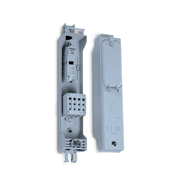 DKC EUROPE - Morsettiera da incasso palo a doppio isolamento, 4 poli, 2 fusibili, feritoia 100x300 mm, MVE/416/E2 I.P.