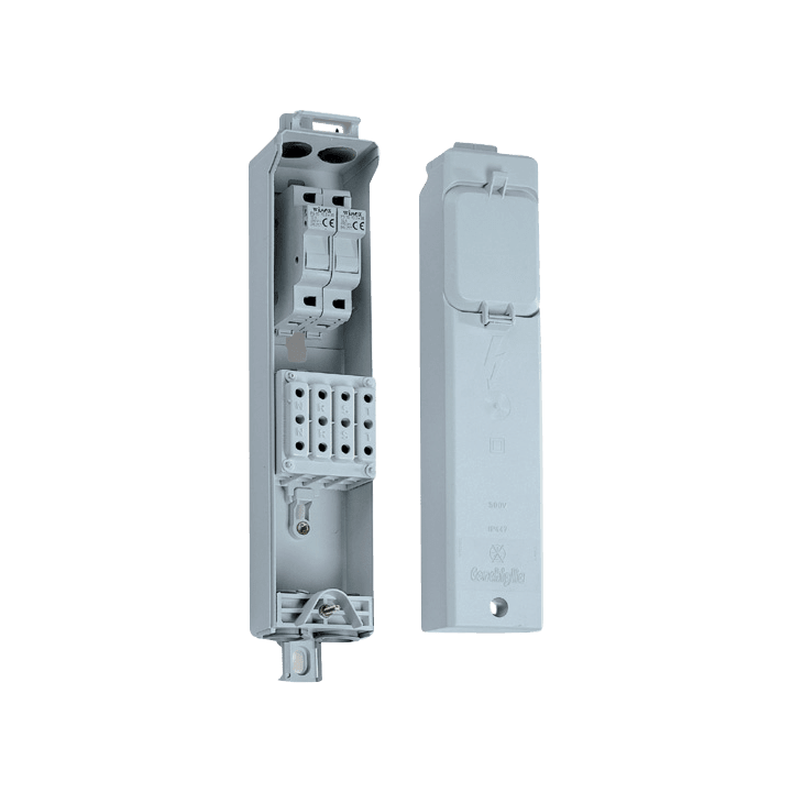 DKC EUROPE - Serie MVF - Morsettiera da incasso palo a doppio isolamento, 4 poli, 2 fusibili, feritoia 100x300 mm MVF/435/2 Morsettiera per palo con isolamento IP, 4 poli, 2 fusibili, feritoia 100x300 mm.