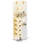 DKC EUROPE - Morsettiera da incasso palo a doppio isolamento, 4 poli, 1 fusibile, feritoia 100x300 mm, codice MVL/435/1.