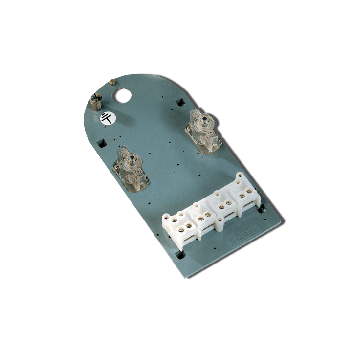 DKC EUROPE - Acc. per serie SCF - Piastra equipaggiata con morsettiera 4 poli, sez. nominale 25 mmq e 2 portafusibili PSC/F3/11 porta apparecchi.