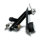 DKC EUROPE - Serie SSCM - Serratura per armadi CV con cifratura chiave Y21, SSCM070/Y21 con serratura e maniglia.