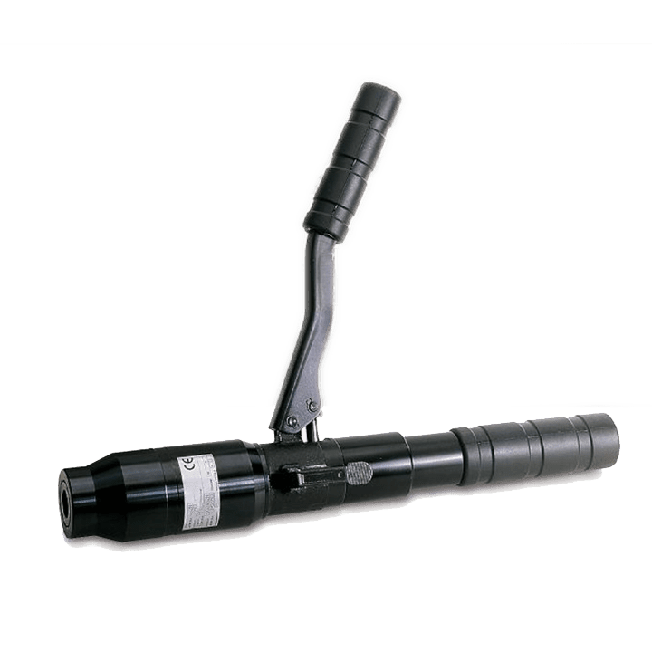 DKC EUROPE - Punzonatrice oleodinamica in valigia per il trasporto efficiente.