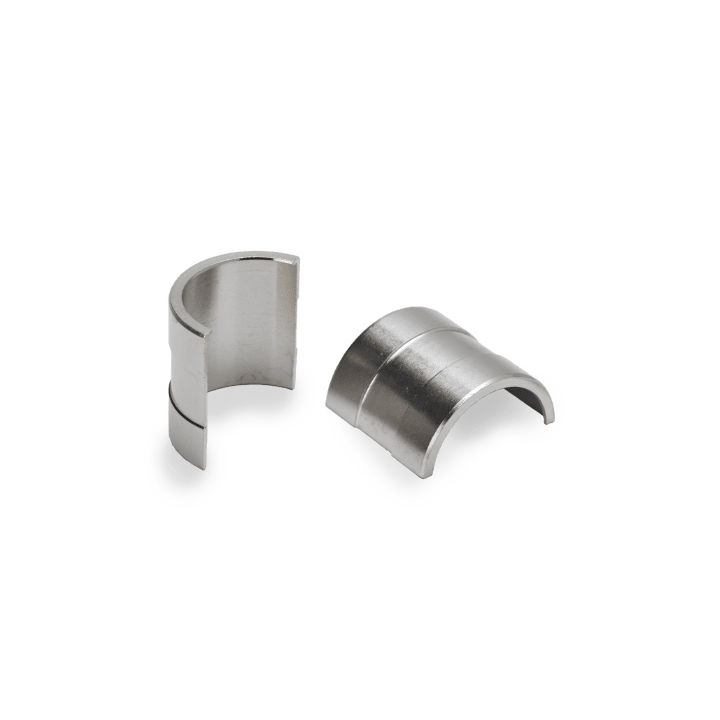 DKC EUROPE - Anello salvadita per tubo AD42,5 in ottone nichelato con treccia metallica.