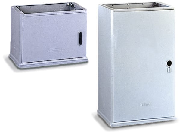 DKC EUROPE - Serie CVT-CVN - Sopralzo per armadio in vetroresina, con serratura, dim. 546 x 880 x 424 mm (BxAxP)