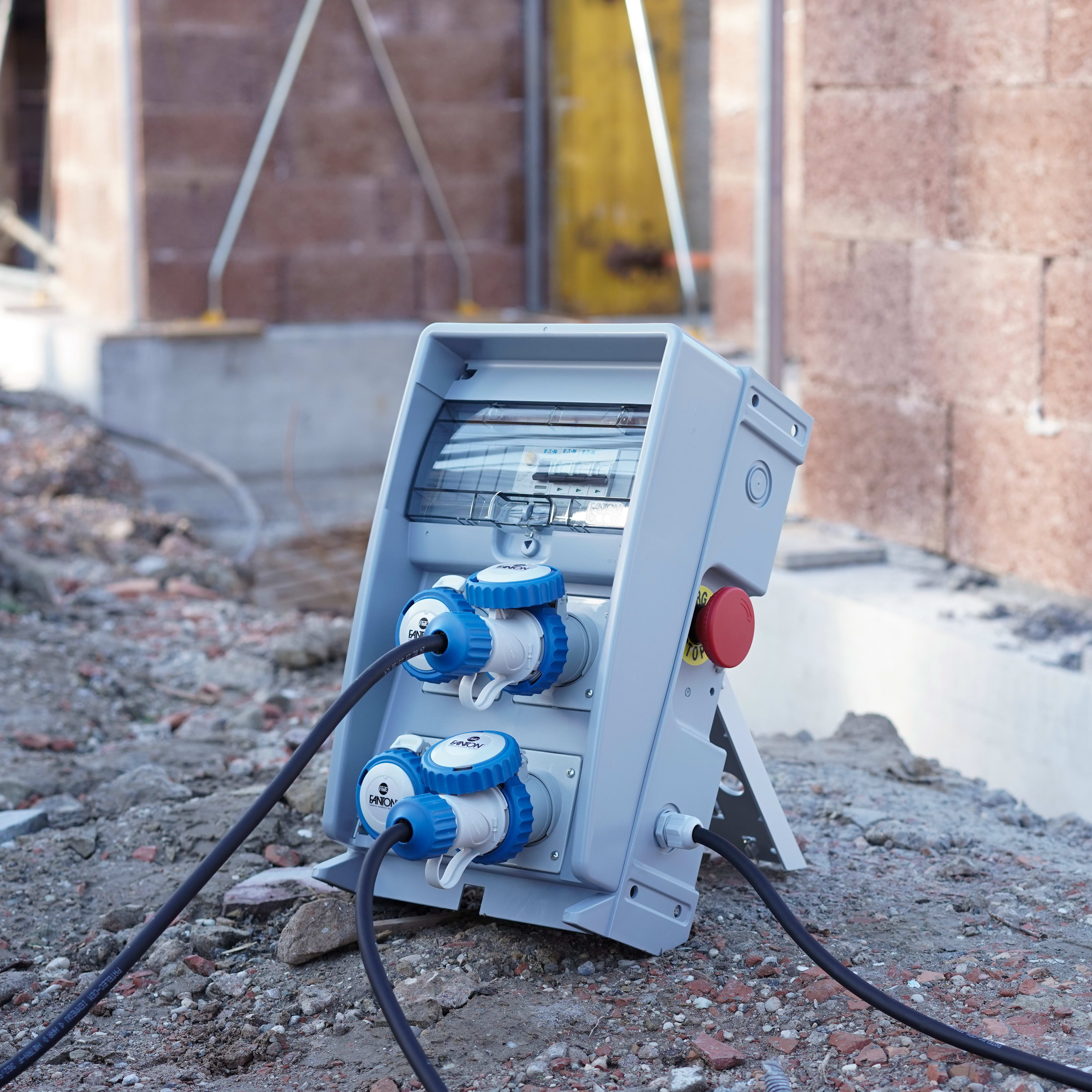 FANTON - Quadro ULISSE PRO ASC IP65 4 prese CEE, 2 protezioni, con cavo 4m e emergenza, 3kW