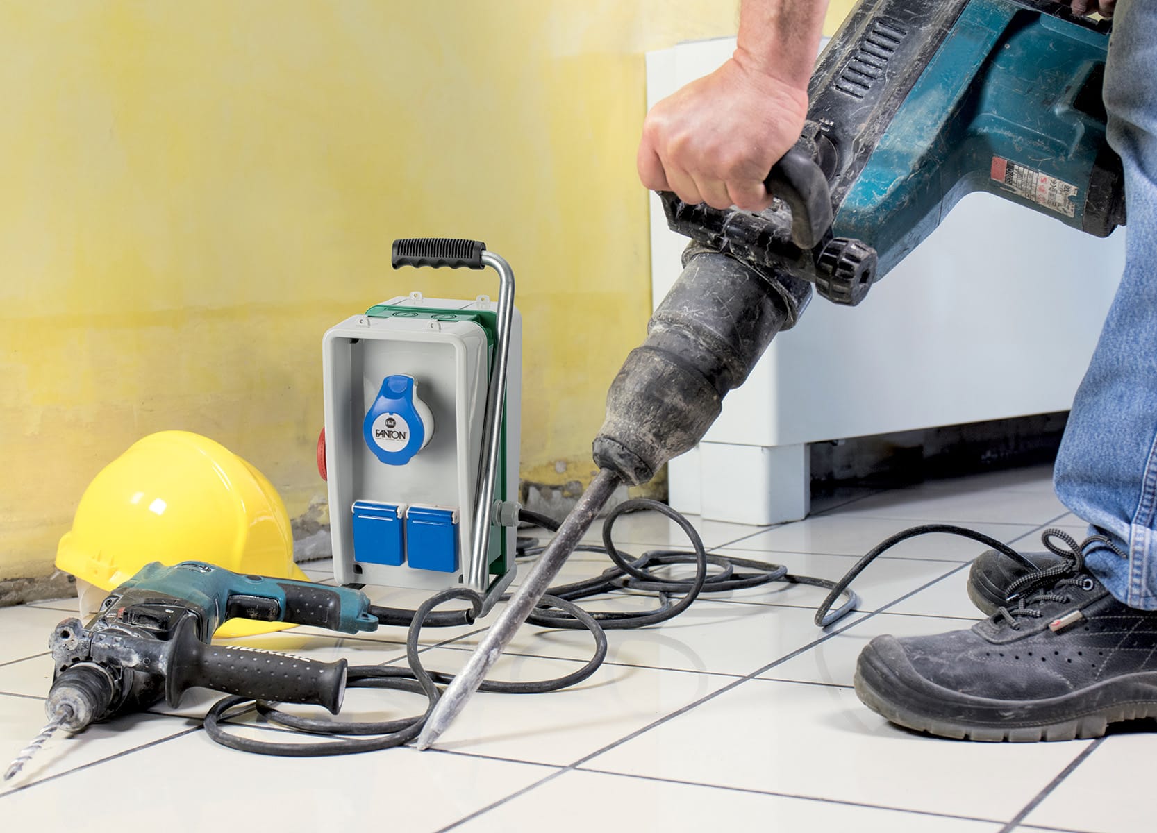 FANTON - Quadro EOLO IP44 4 prese, 2 protezioni, con cavo 2m e supporto, 3kW