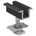 FISCHER - PMC 38-44 BLACK è un morsetto pre-assemblato per pannelli fotovoltaici con dado a martello e molla per facilitare il posizionamento.