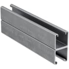 FISCHER - FUS 41D/2,5-6M HDG: Profilato U per installazioni sicure, fissaggio rapido, lunghezza 6000 mm, supporto sicuro, flessibilità e taglio semplificato.