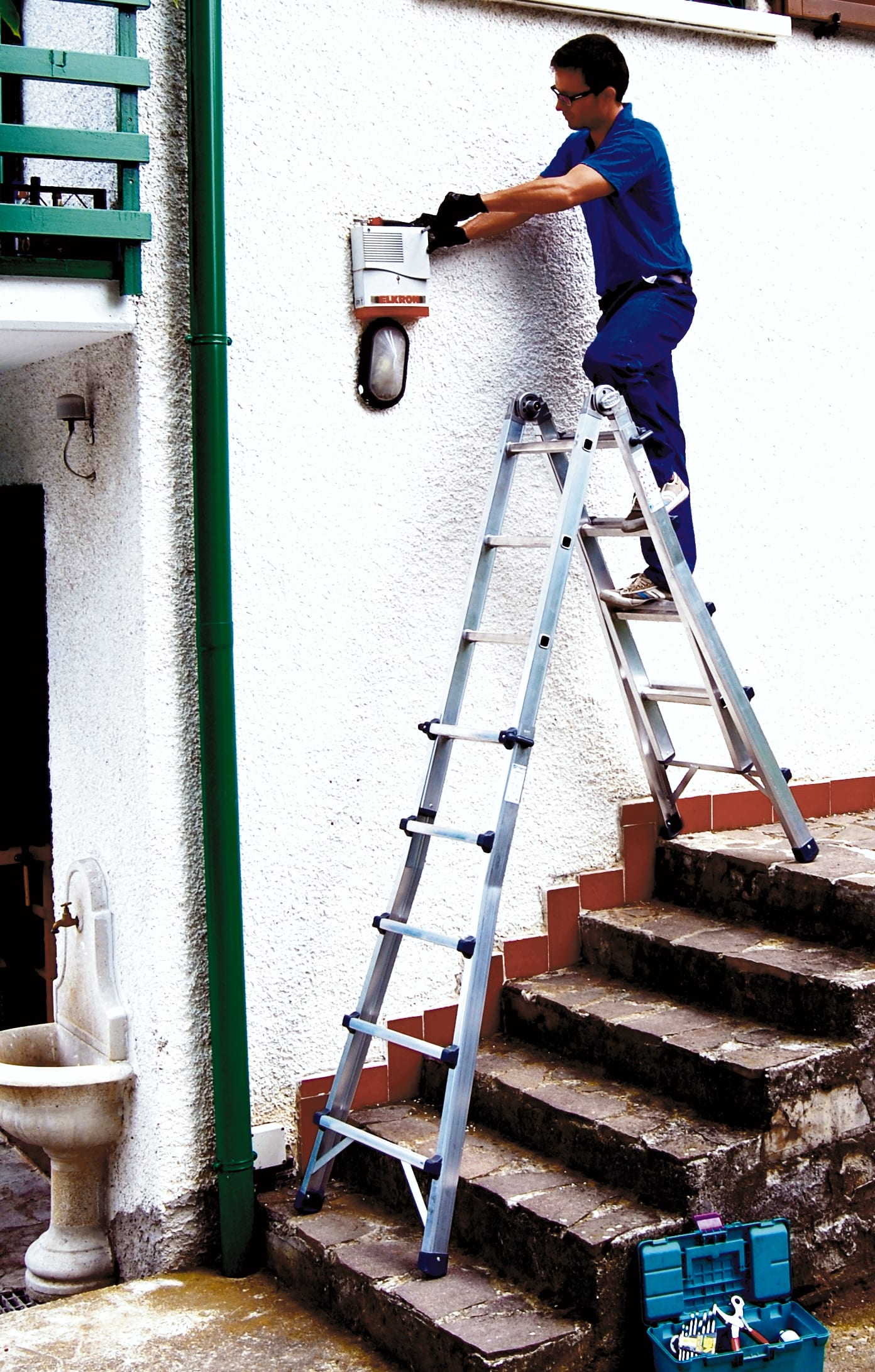 FRIGERIO CARPENTERIE - Scala multifunzione telescopica rinforzata 11+11 gradini con base.