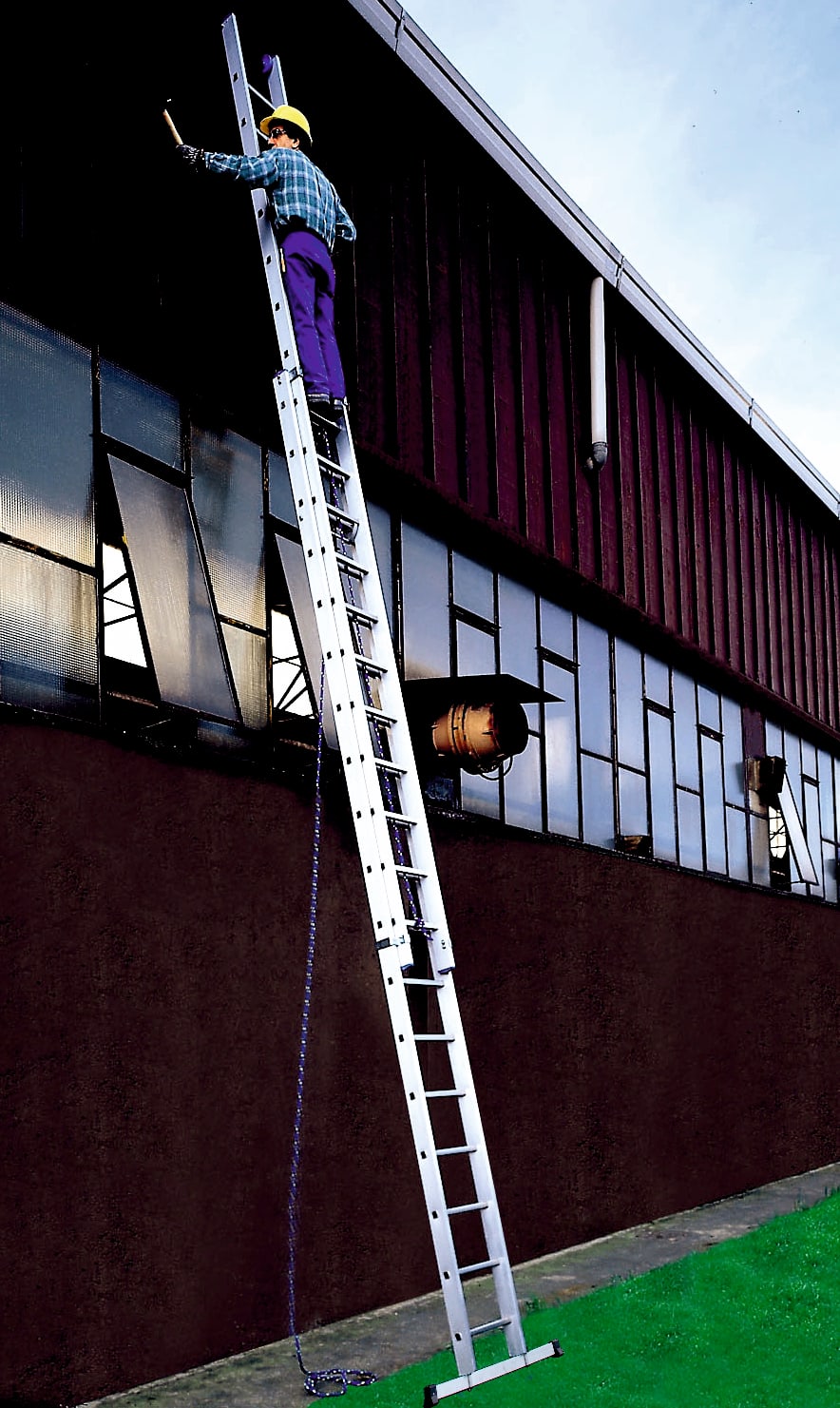 FRIGERIO CARPENTERIE - Scala appoggio professionale 2 pezzi con fune e basamento 16+16 gradini.