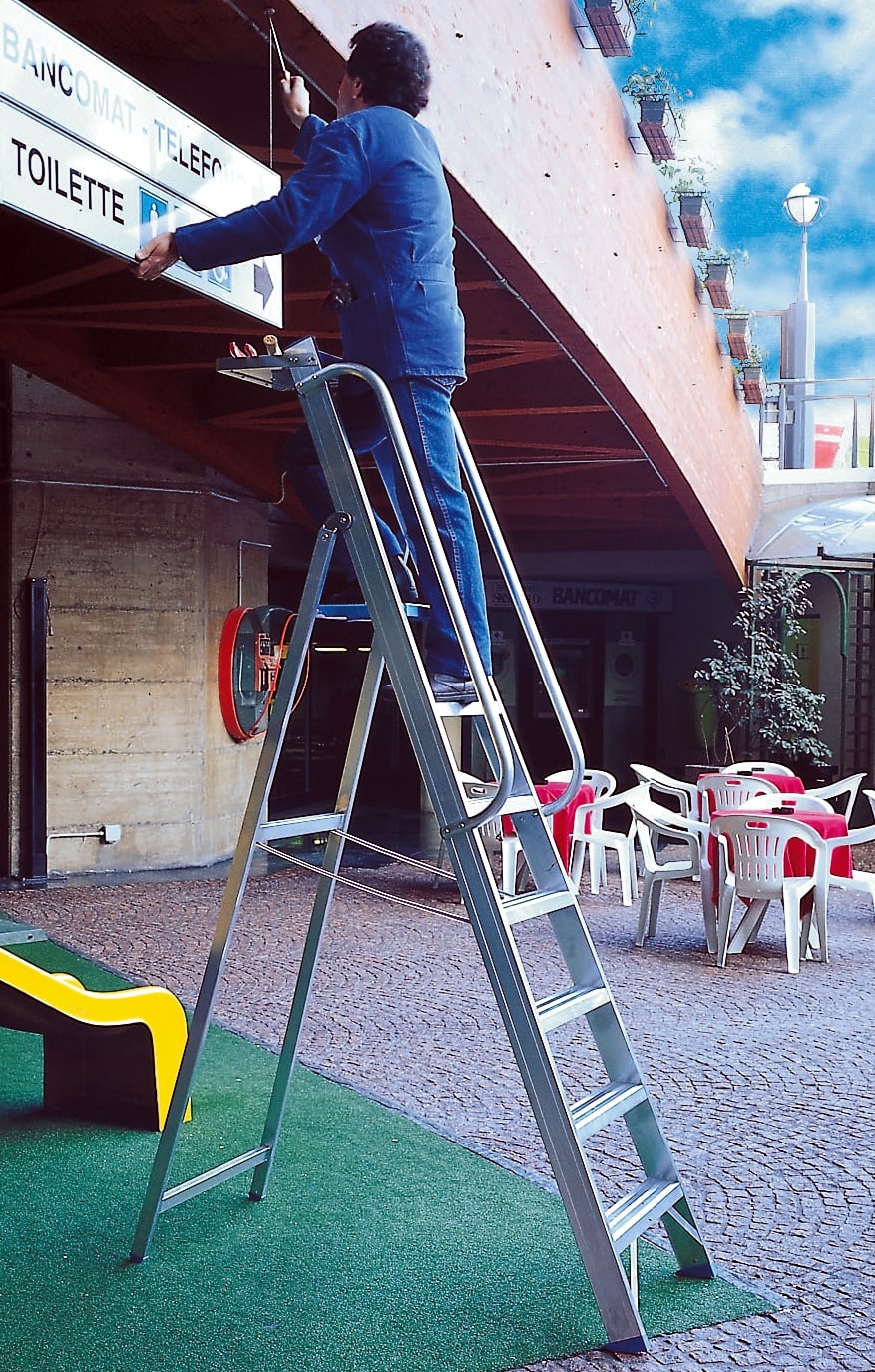 FRIGERIO CARPENTERIE - Scala cavalcabile professionale con piattaforma, parapetto, vaschetta e accessori 6G.