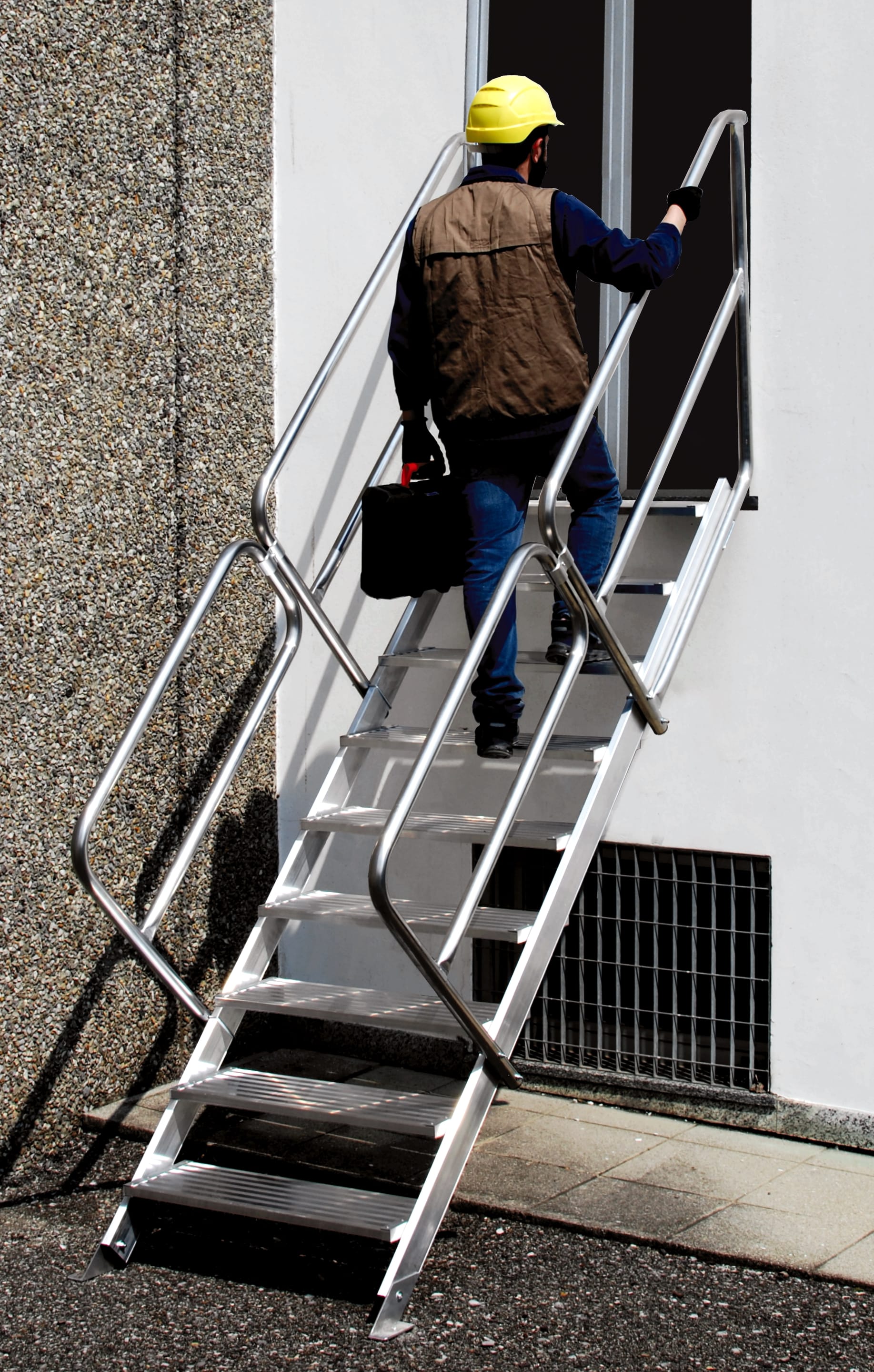 FRIGERIO CARPENTERIE - scala industriale fissa in acciaio inclinata 45 gradi larga 60 cm con 11 gradini.