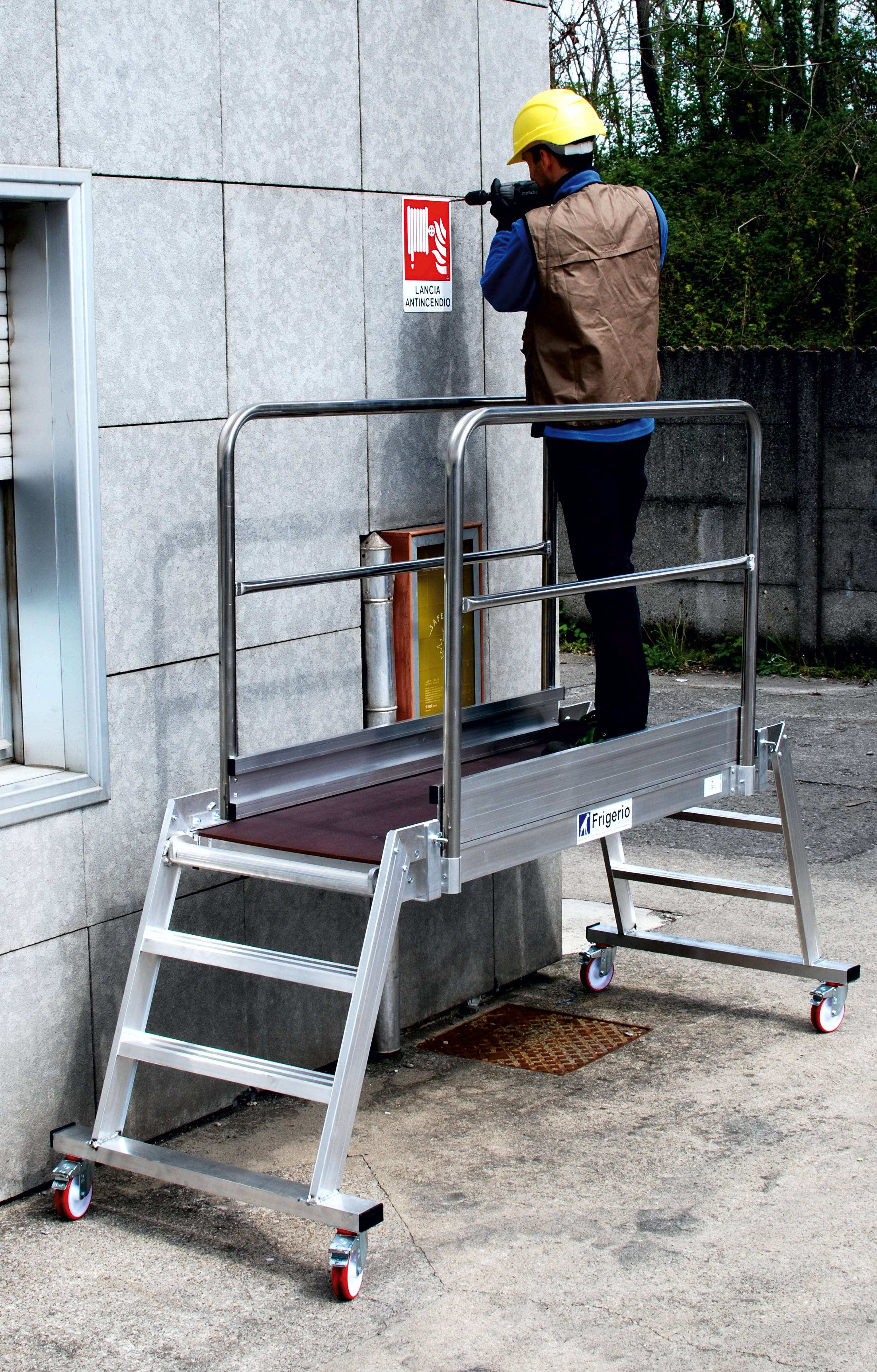 FRIGERIO CARPENTERIE - Piattino compatto su alluminio 30g con ruote.