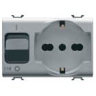 GEWISS - PRESA INTERBLOCCATA - 2P+T 16A - P40 - CON INTERRUTTORE MAGNETOTERMICO 1P+N 16A - 230V ac - 3 MODULI - TITANIO - CHORUSMART