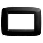 GEWISS - PLACCA PLAYBUS YOUNG - IN TECNOPOLIMERO - FINITURA SATINATA - 3 POSTI - NERO TONER - PLAYBUS