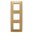 GEWISS - PLACCA ONE INTERNATIONAL - IN TECNOPOLIMERO VERNICIATO - 2+2+2 POSTI VERTICALE - ORO - CHORUSMART