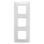 GEWISS - PLACCA ONE INTERNATIONAL - IN TECNOPOLIMERO VERNICIATO - 2+2+2 POSTI VERTICALE - BIANCO SATINATO - CHORUSMART