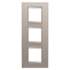 GEWISS - PLACCA LUX INTERNATIONAL - IN METALLO - 2+2+2 POSTI VERTICALE - ALLUMINIO SPAZZOLATO - CORNICE BRONZO CHIARO OPACO - CHORUSMART