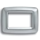 GEWISS - PLACCA PLAYBUS YOUNG - IN TECNOPOLIMERO METALLIZZATO - FINITURA SATINATA - 4 POSTI - CROMO SOFT - PLAYBUS