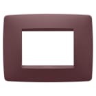 GEWISS - PLACCA ONE - IN TECNOPOLIMERO VERNICIATO - 3 POSTI - TUSCAN RED - CHORUSMART GW16103VD