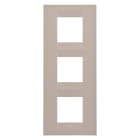 GEWISS - PLACCA GEO INTERNATIONAL - IN TECNOPOLIMERO - 2+2+2 POSTI VERTICALE - CANAPA - CHORUSMART GW16427TC