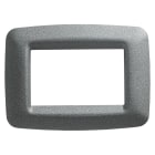 GEWISS - PLACCA PLAYBUS YOUNG - IN TECNOPOLIMERO VERNICIATO - FINITURA SATINATA - 4 POSTI - TITANIO - PLAYBUS