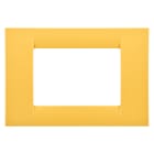 GEWISS - PLACCA VIRNA - IN TECNOPOLIMERO FINITURA LUCIDA - 3 POSTI - GIALLO MAIS - SYSTEM GW22183