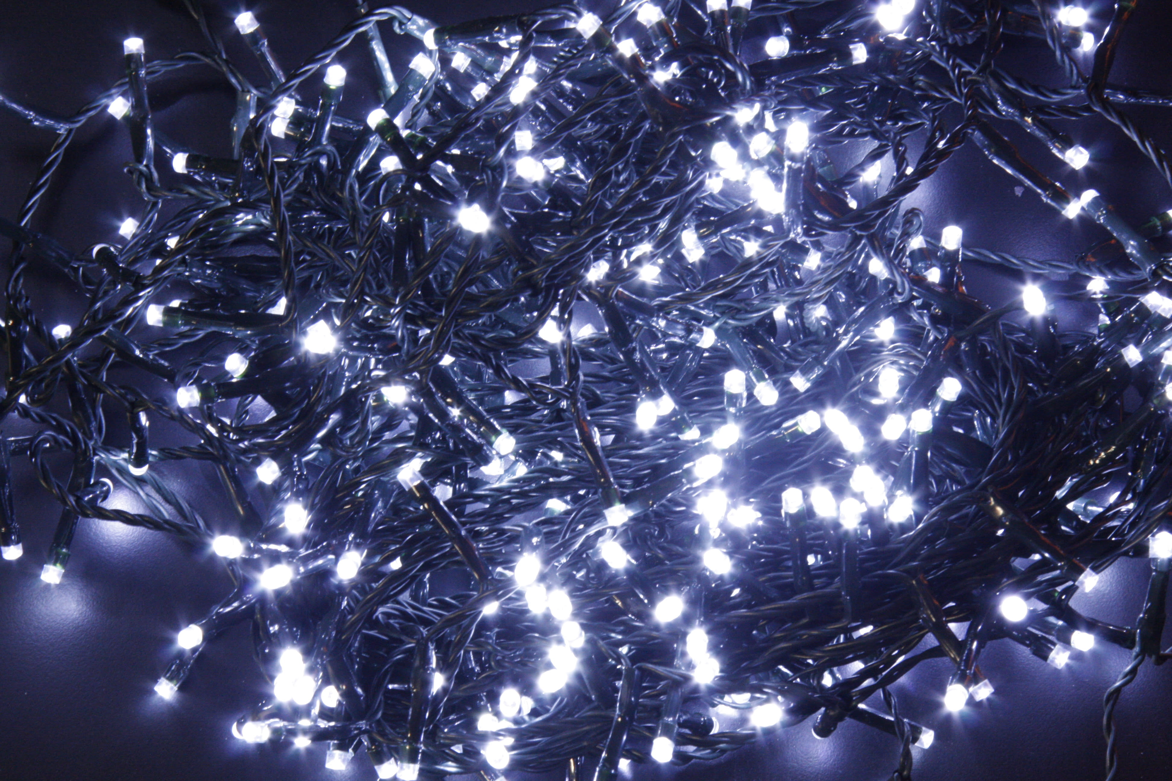 GIOCOPLAST NATALE - 360 LED BIANCHI CAVO SCURO, USO EST/INT, CON GIOCHI LUCE, LUCI MT 14,4, CAVO ALIM MT 3, CON TRASF. IP44