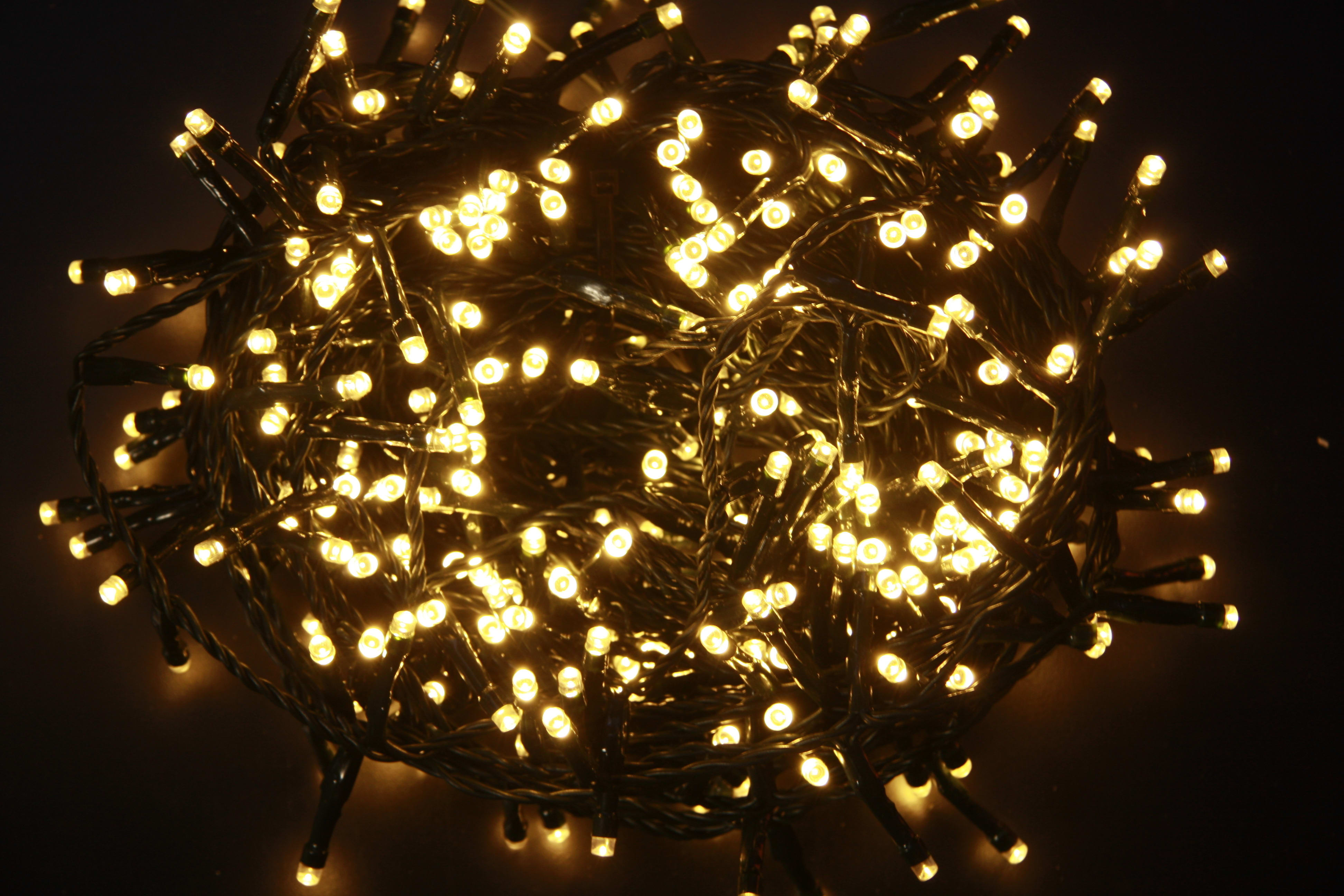 GIOCOPLAST NATALE - 800 LED BIANCO CALDO CAVO SCURO, USO EST/INT, CON GIOCHI LUCE, LUCI MT 32, CAVO ALIM MT 3, CON TRASF. IP44